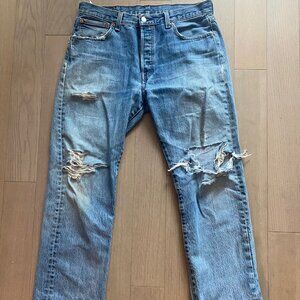 Vintage Cool: Distressed Blue Levi Jeans, Mid-Low Cut 👖🌀